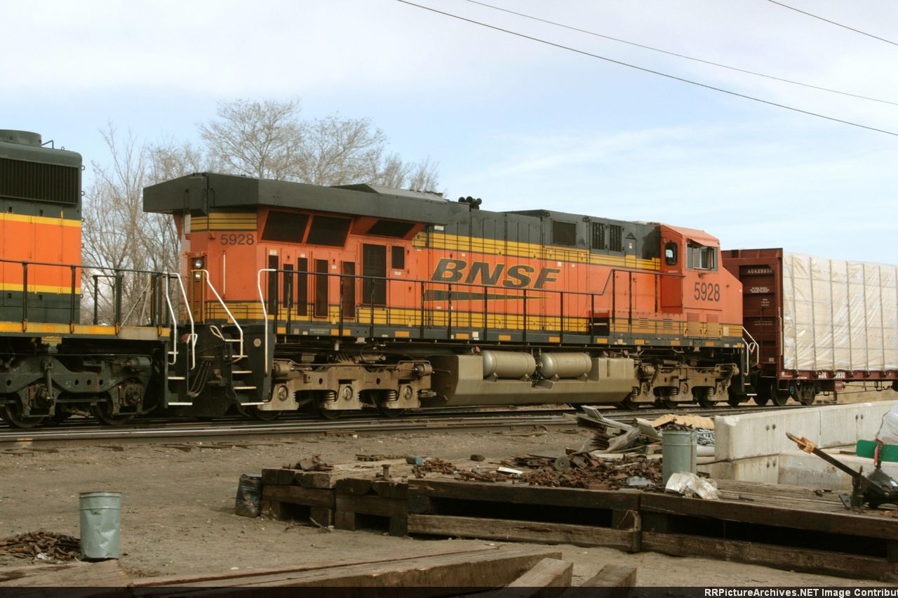 BNSF 5928